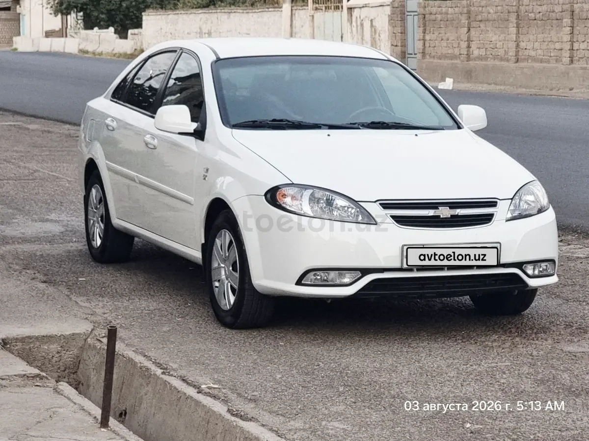 Chevrolet Gentra,  1 позиция Газ-бензин