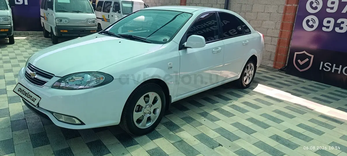 Chevrolet Gentra,  1 позиция Газ-бензин