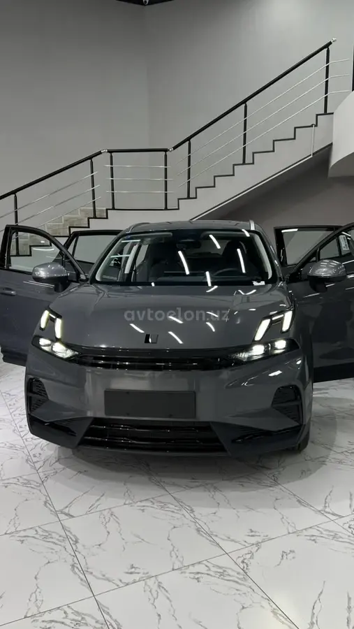 Lynk & Co 06
