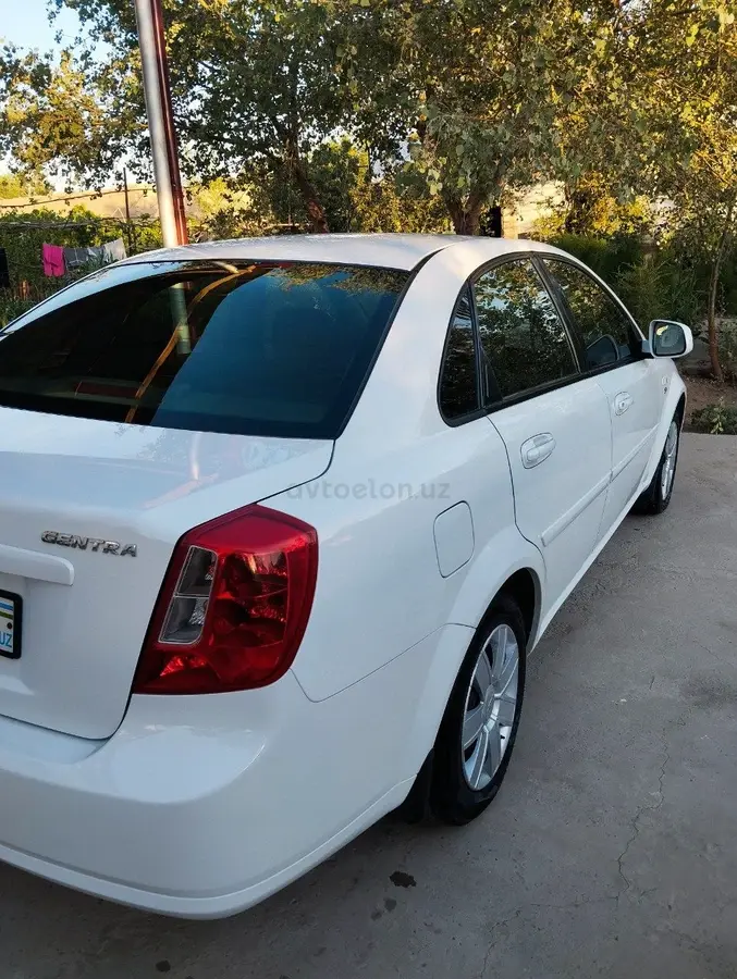 Chevrolet Gentra,  1 позиция Газ-бензин