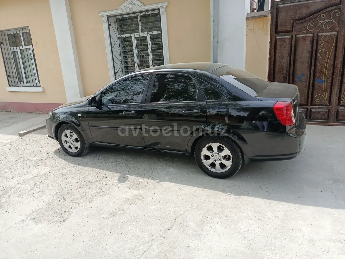 Chevrolet Gentra,  1 позиция Газ-бензин