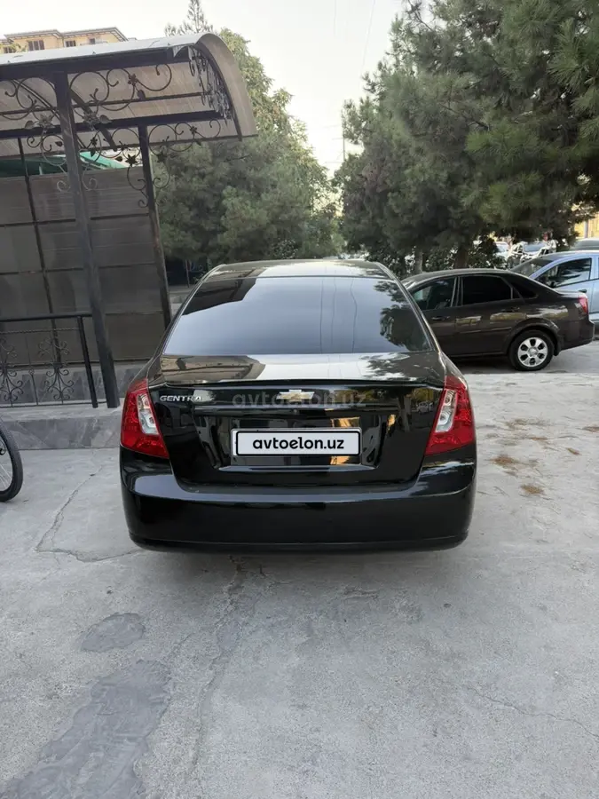 Chevrolet Gentra,  1 позиция Газ-бензин