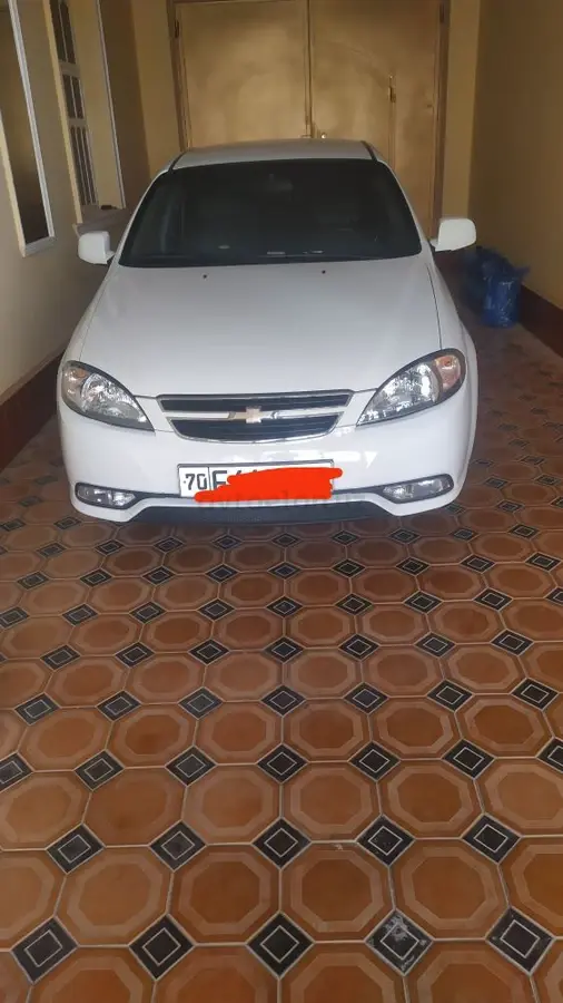Chevrolet Gentra,  1 позиция Газ-бензин