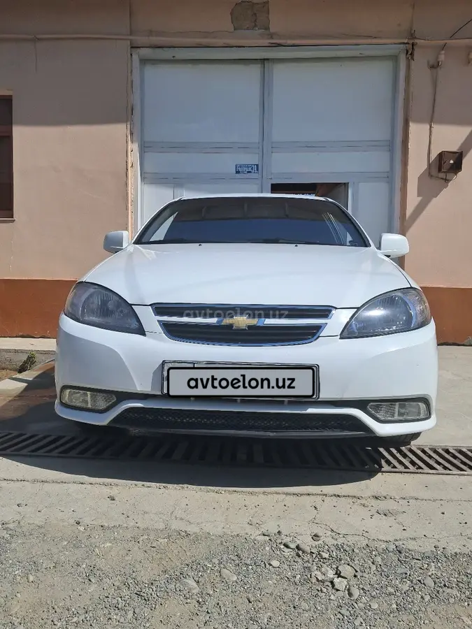 Chevrolet Gentra,  1 позиция Газ-бензин