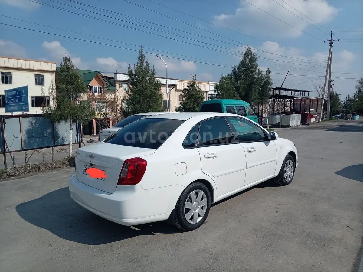 Chevrolet Gentra,  1 позиция Газ-бензин