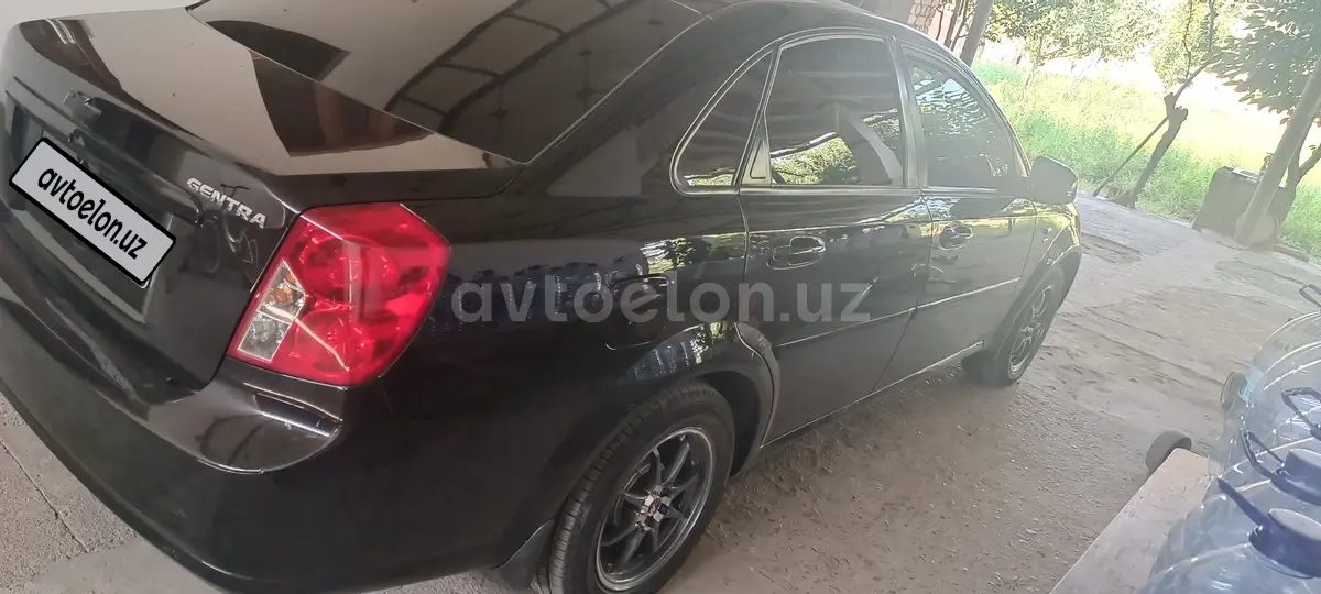 Chevrolet Gentra,  1 позиция Газ-бензин