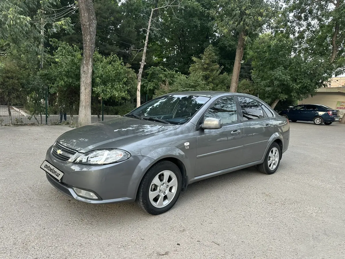 Chevrolet Gentra,  1 позиция Газ-бензин