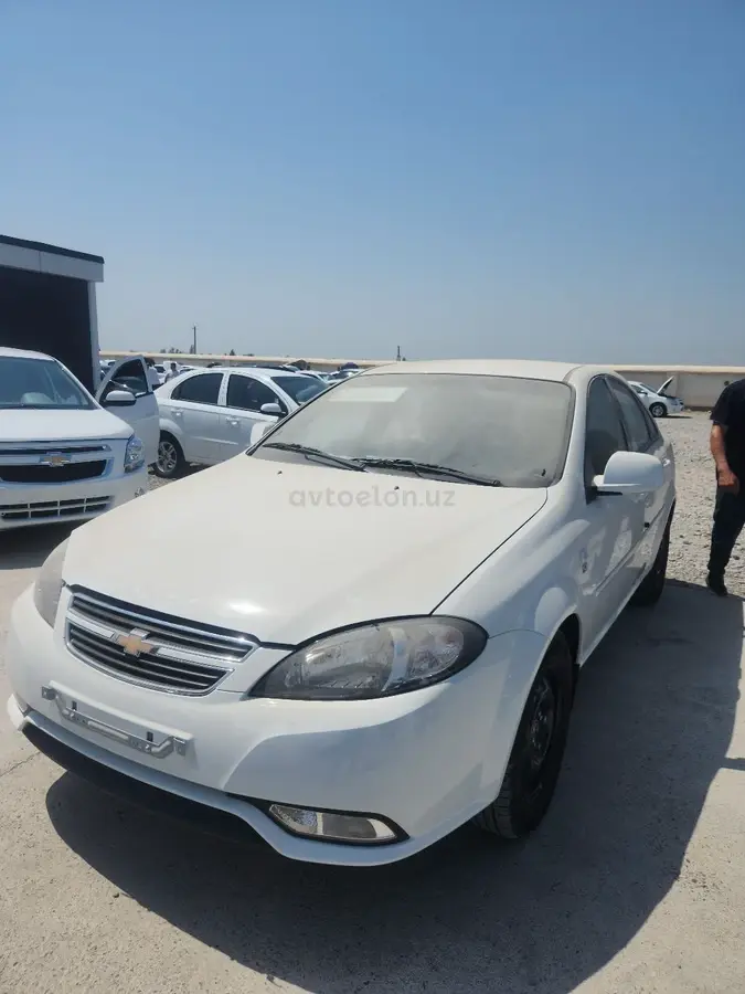 Chevrolet Gentra,  1 позиция Газ-бензин