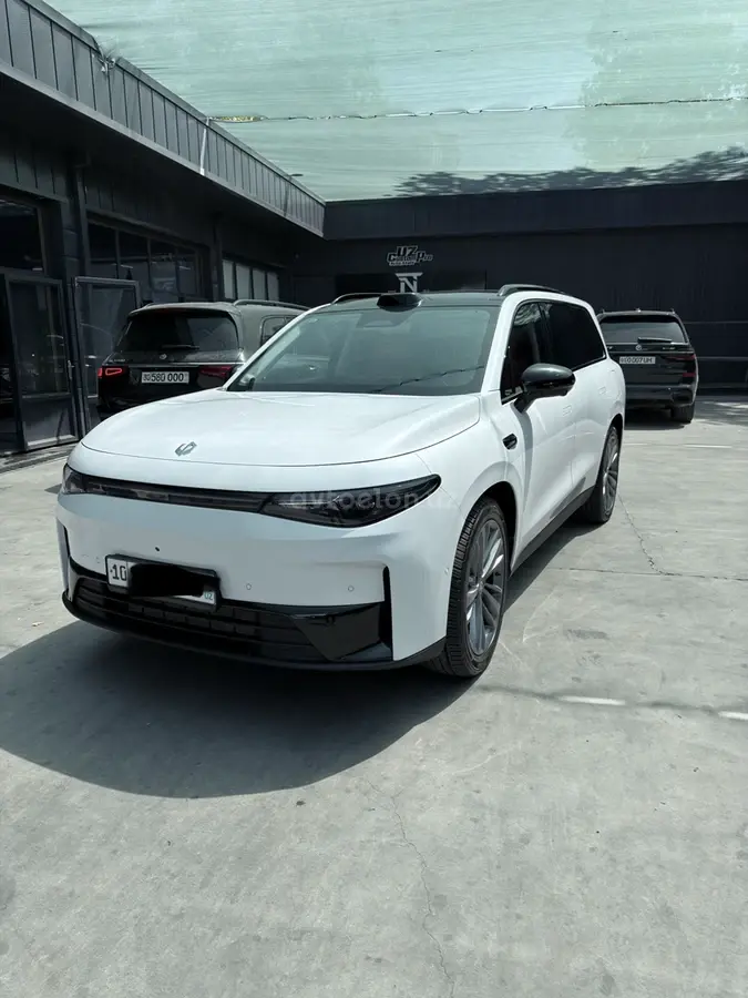 Leapmotor C16