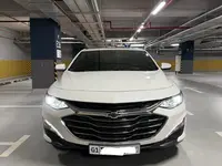 Белый Chevrolet Malibu 2 2021 года, в Ташкент за 27 700 y.e. id7107041
