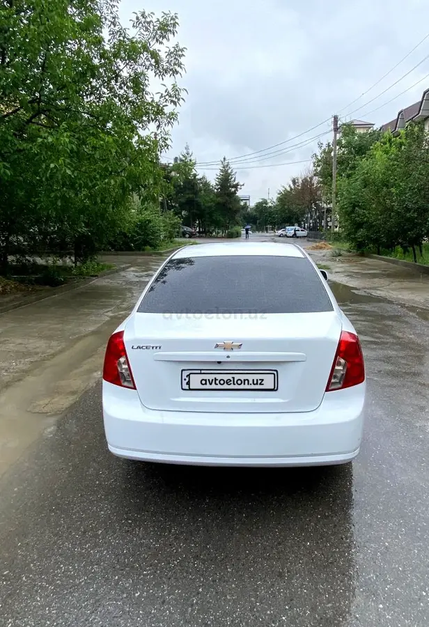 Chevrolet Gentra,  1 позиция Газ-бензин