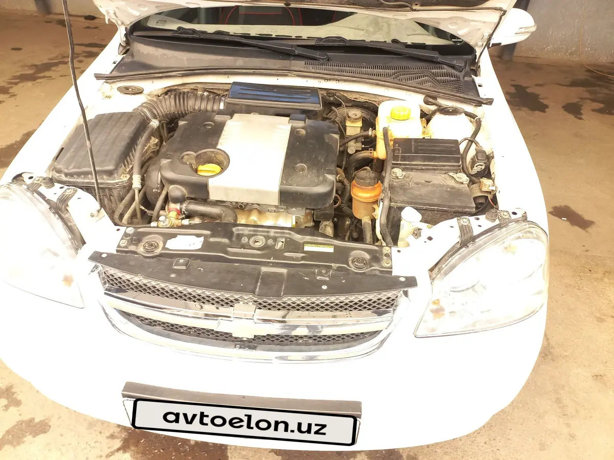 Chevrolet Lacetti,  1 позиция Газ-бензин