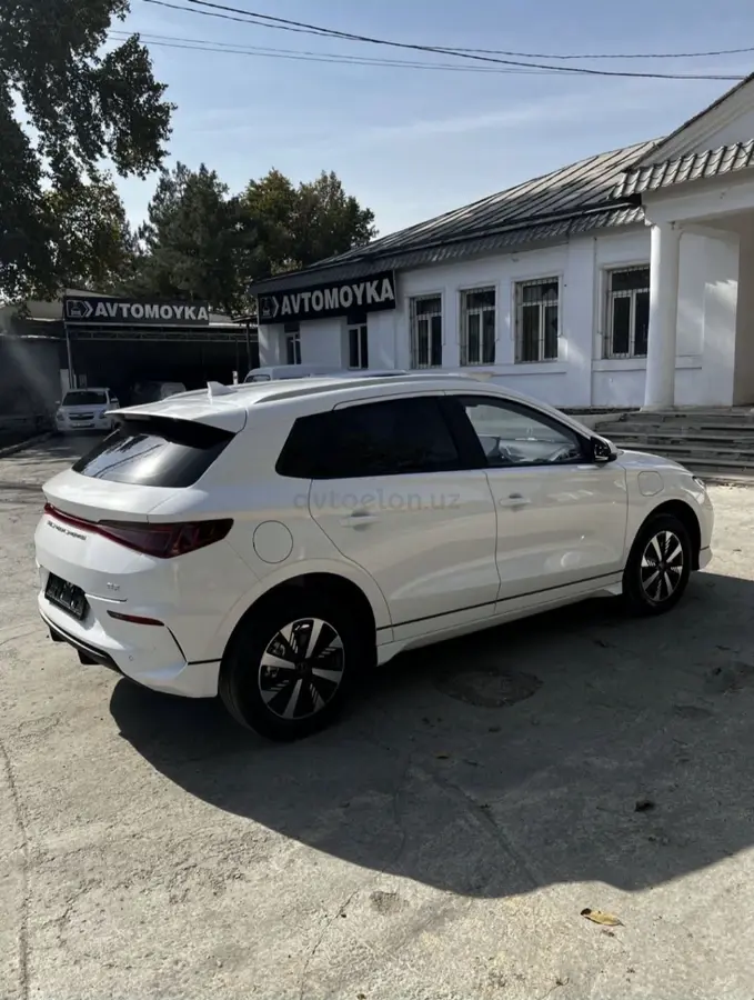 BYD e2