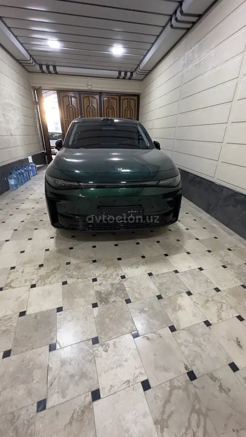 Leapmotor C16