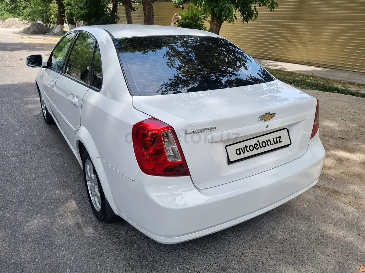 Chevrolet Gentra,  1 позиция Газ-бензин