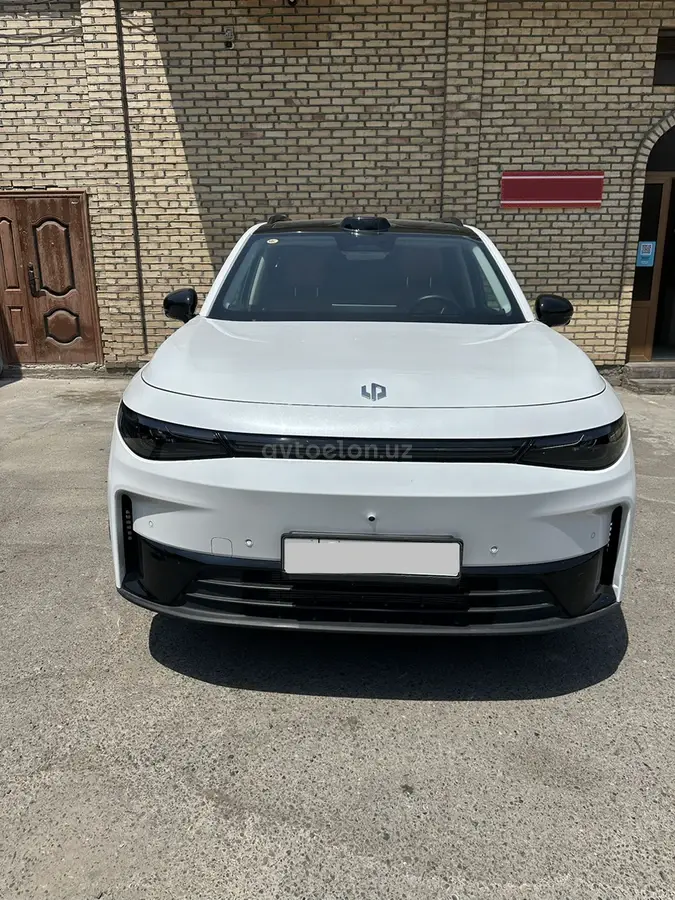 Leapmotor C16