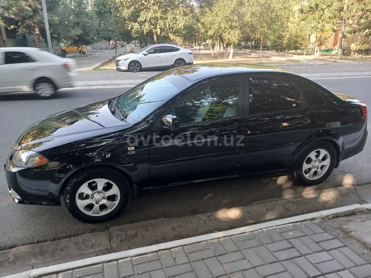 Chevrolet Gentra,  1 позиция Газ-бензин