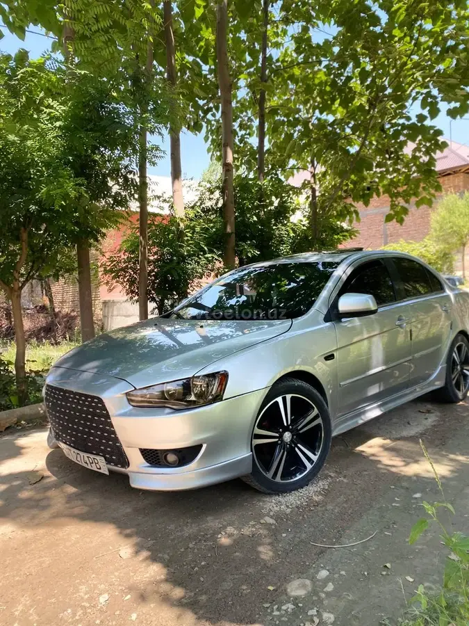 Mitsubishi Lancer