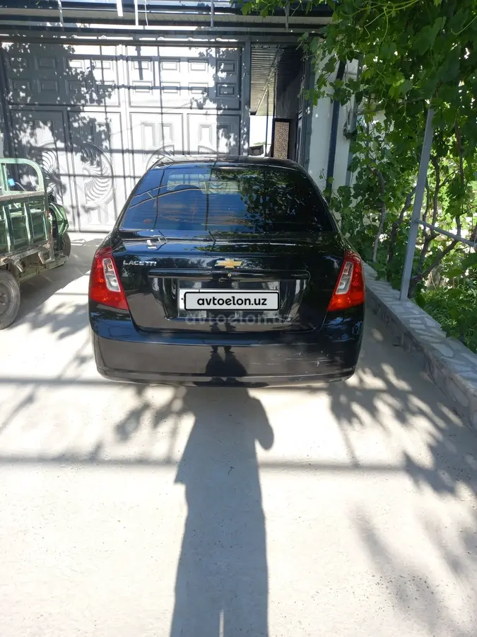 Chevrolet Gentra,  1 позиция Газ-бензин