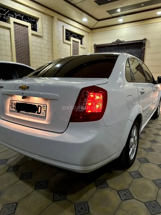 Chevrolet Gentra,  3 позиция