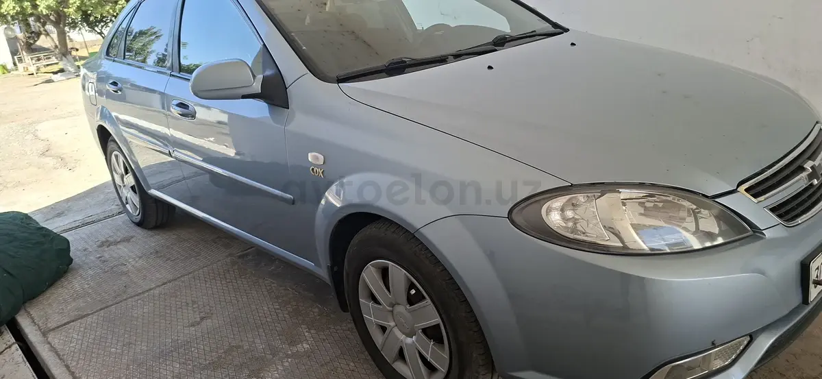 Chevrolet Gentra,  1 позиция Газ-бензин