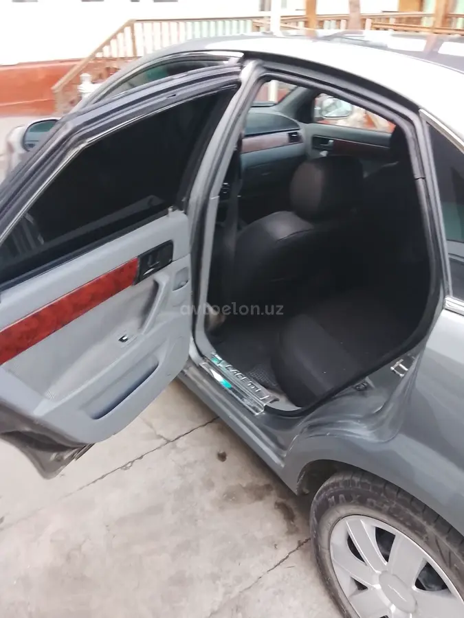Chevrolet Lacetti,  1 позиция Газ-бензин