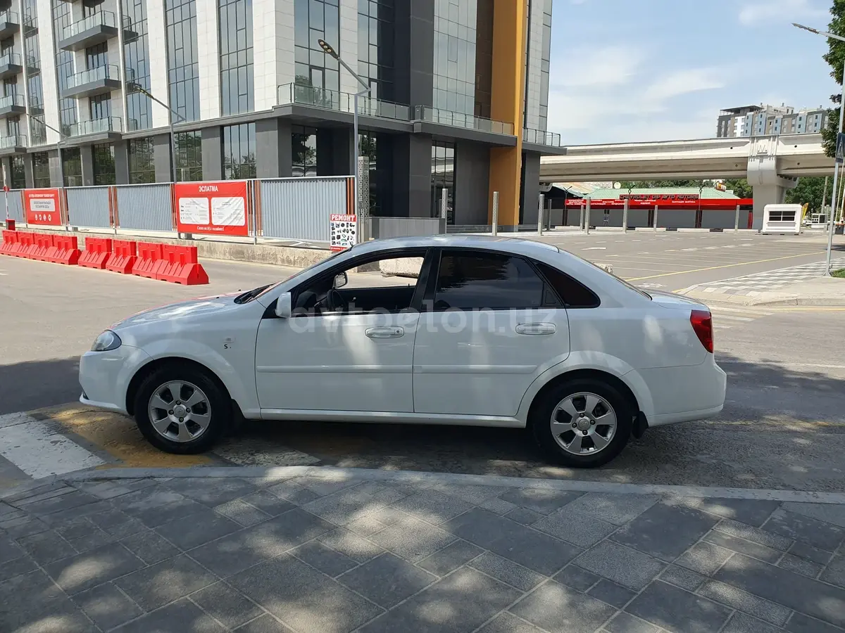 Chevrolet Gentra,  2 позиция