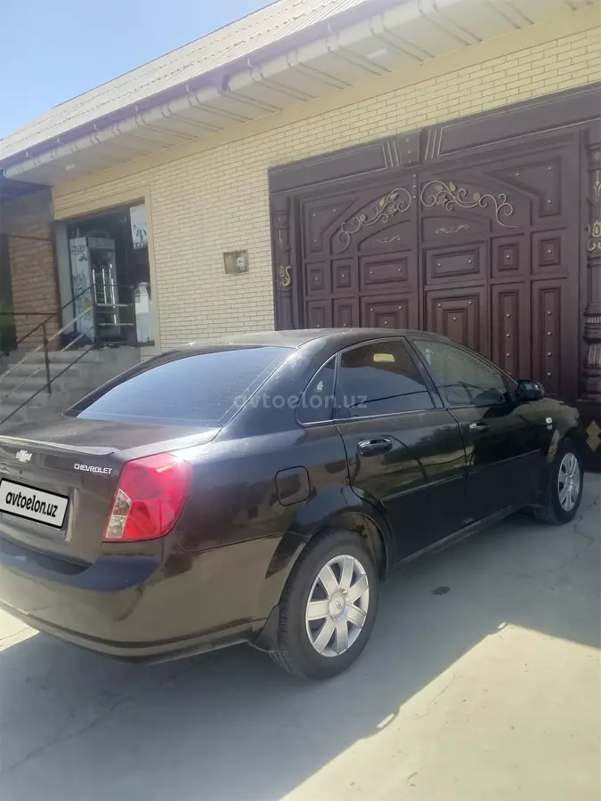 Chevrolet Lacetti,  1 позиция Газ-бензин