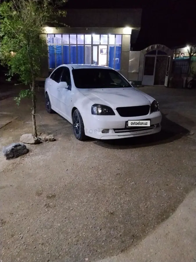 Chevrolet Lacetti,  1 позиция Газ-бензин