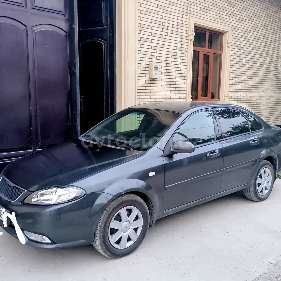 Chevrolet Gentra,  1 позиция Газ-бензин