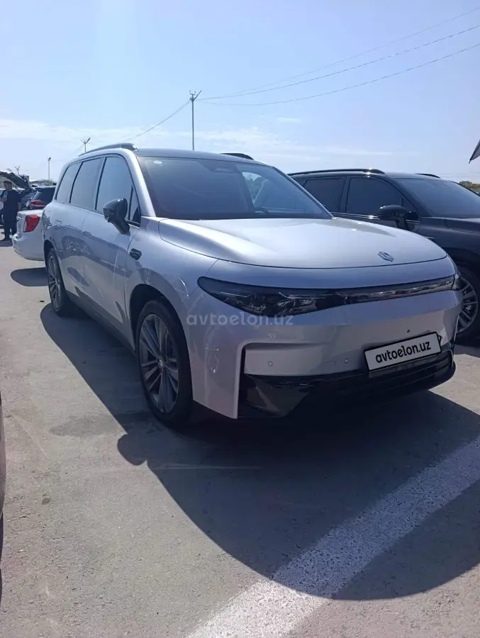 Leapmotor C16