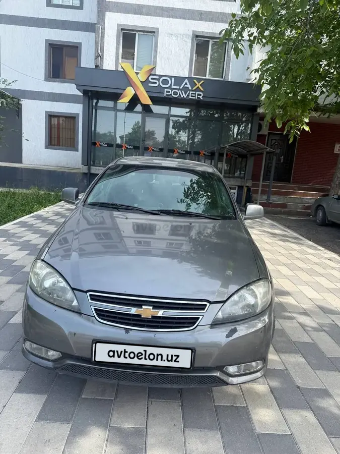 Chevrolet Gentra,  1 позиция Газ-бензин
