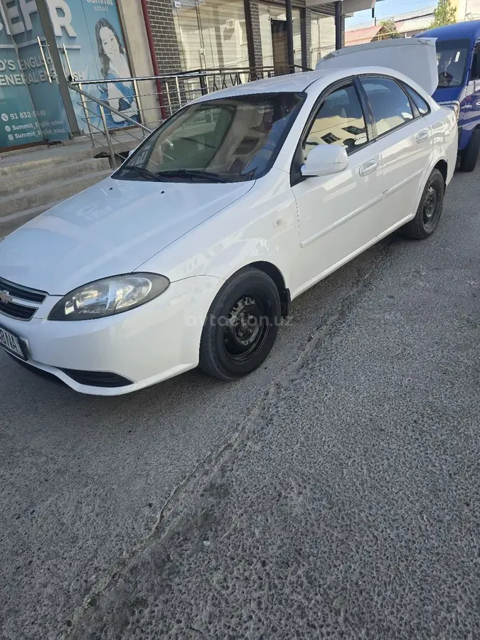 Chevrolet Lacetti,  1 позиция Газ-бензин