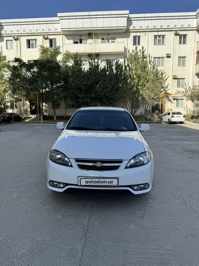 Chevrolet Gentra,  1 позиция Газ-бензин