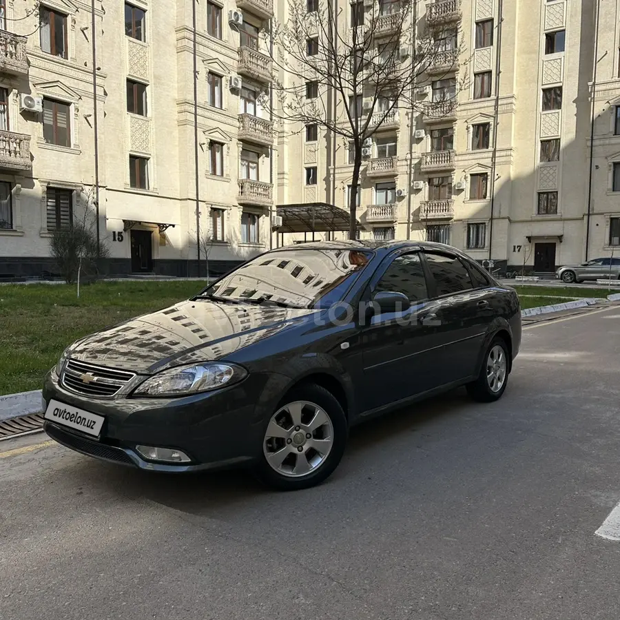 Chevrolet Gentra,  1 позиция Газ-бензин