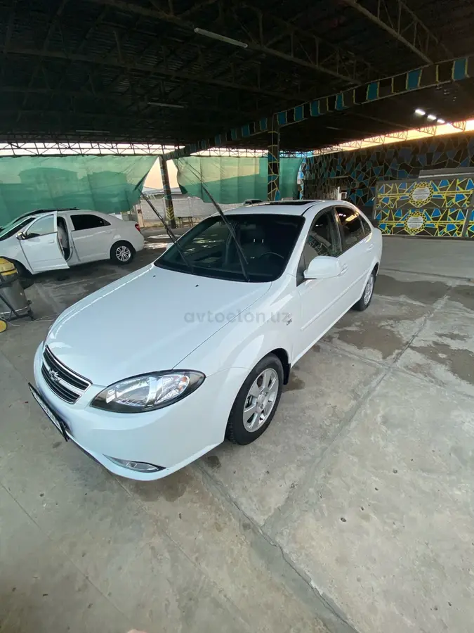 Chevrolet Gentra,  3 позиция