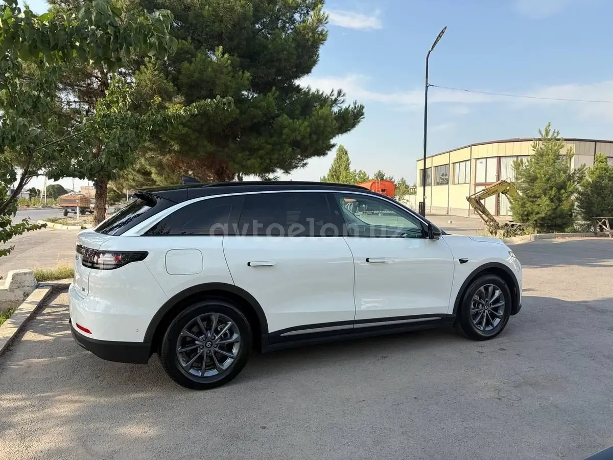 Leapmotor C11