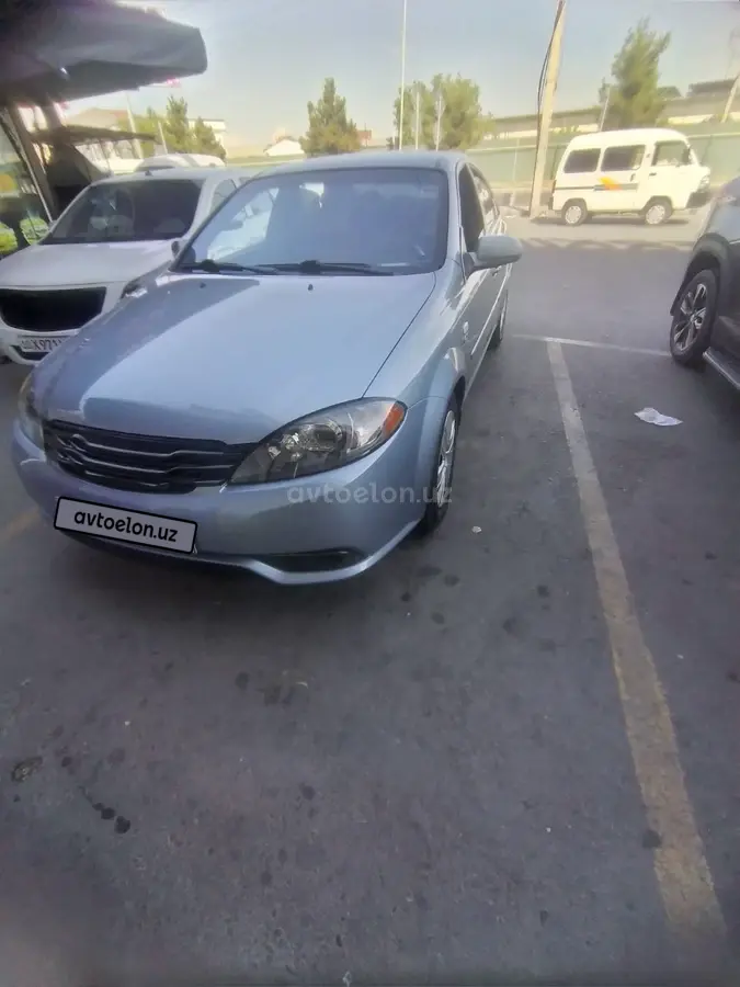 Chevrolet Lacetti,  1 позиция Газ-бензин