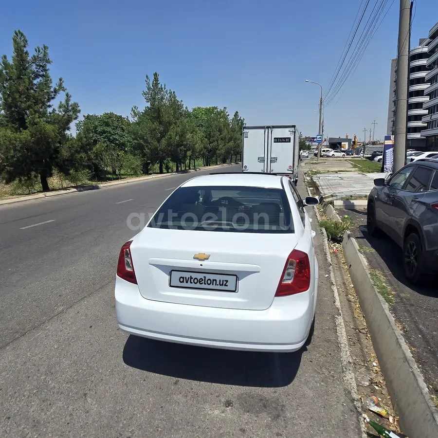 Chevrolet Gentra,  3 позиция