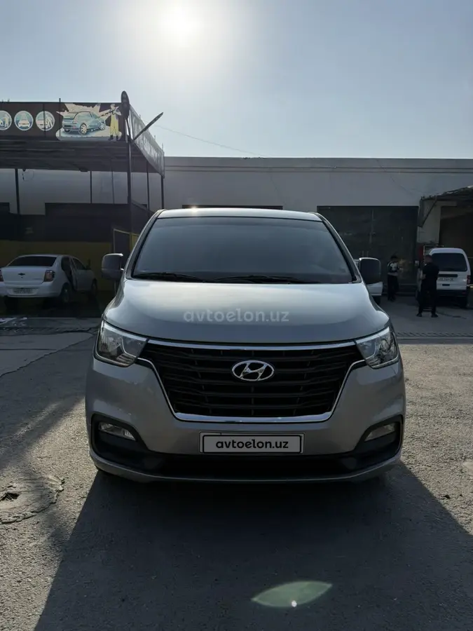 Hyundai Starex