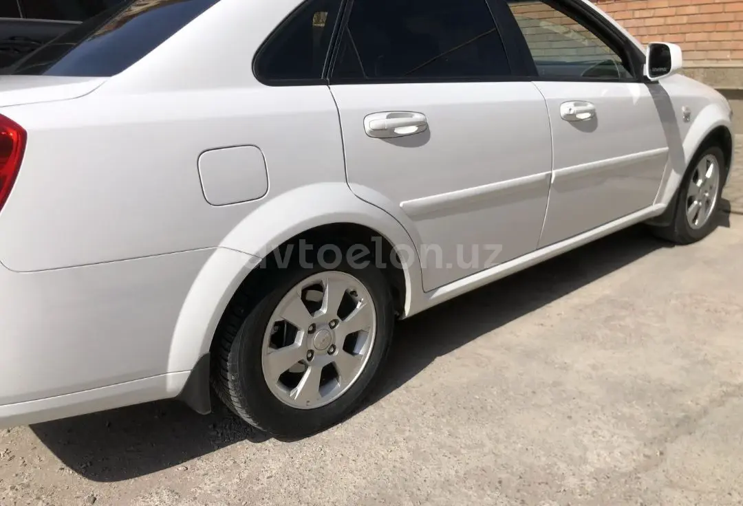 Chevrolet Gentra,  3 позиция