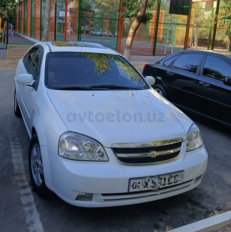 Chevrolet Lacetti,  1 позиция Газ-бензин