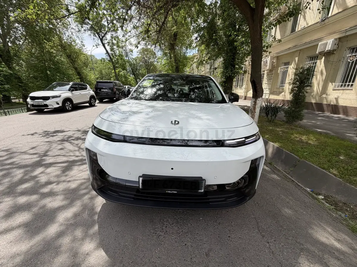 Leapmotor B10