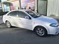 Белый Chevrolet Gentra, 2 позиция 2023 года, КПП Механика, в Навои за ~9 073 y.e. id7628985