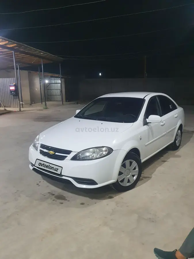 Chevrolet Gentra,  1 позиция Газ-бензин
