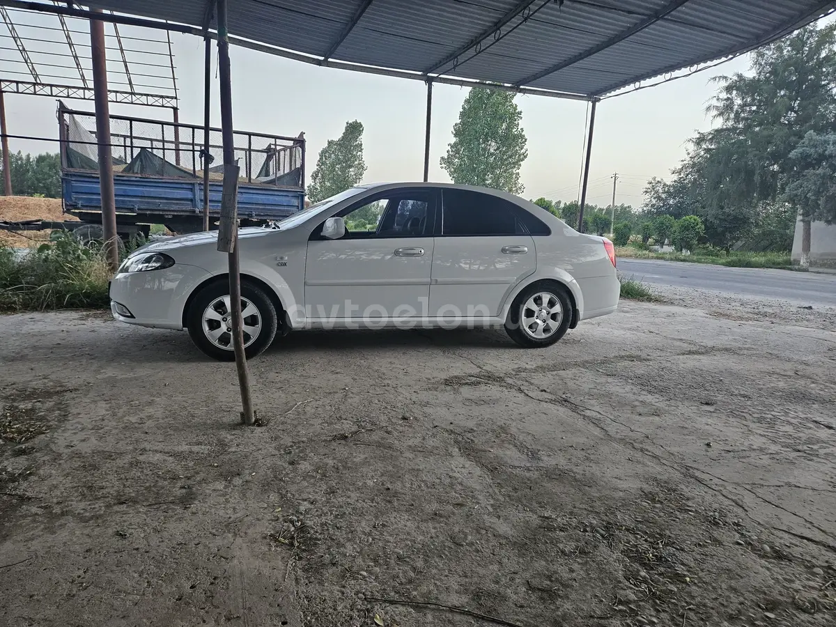 Chevrolet Gentra,  3 позиция