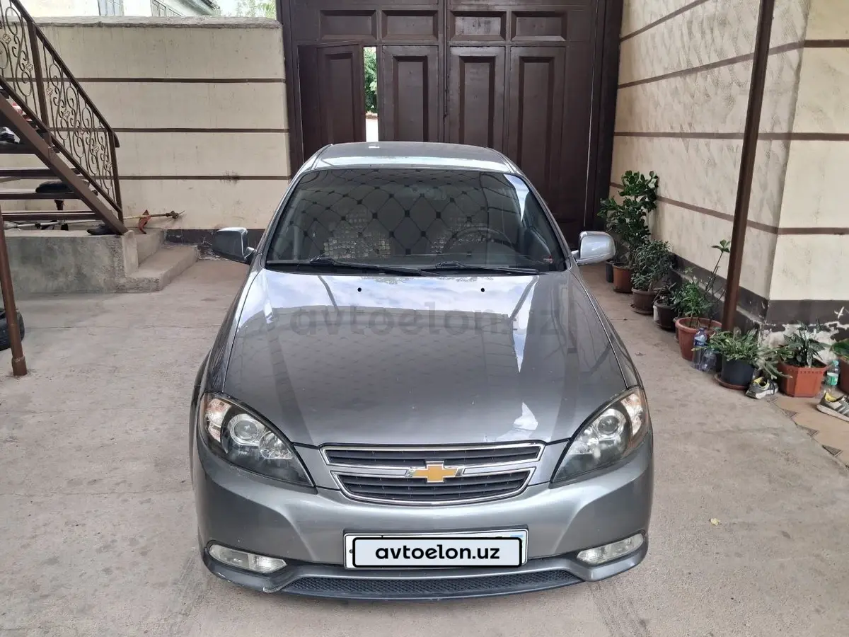 Chevrolet Gentra,  1 позиция Газ-бензин