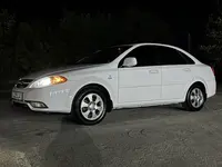 Белый Chevrolet Gentra, 2 позиция 2014 года, КПП Механика, в Бухара за 7 500 y.e. id7483788
