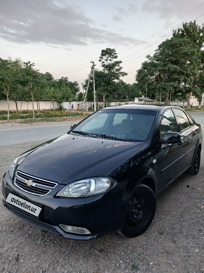 Chevrolet Gentra,  1 позиция Газ-бензин