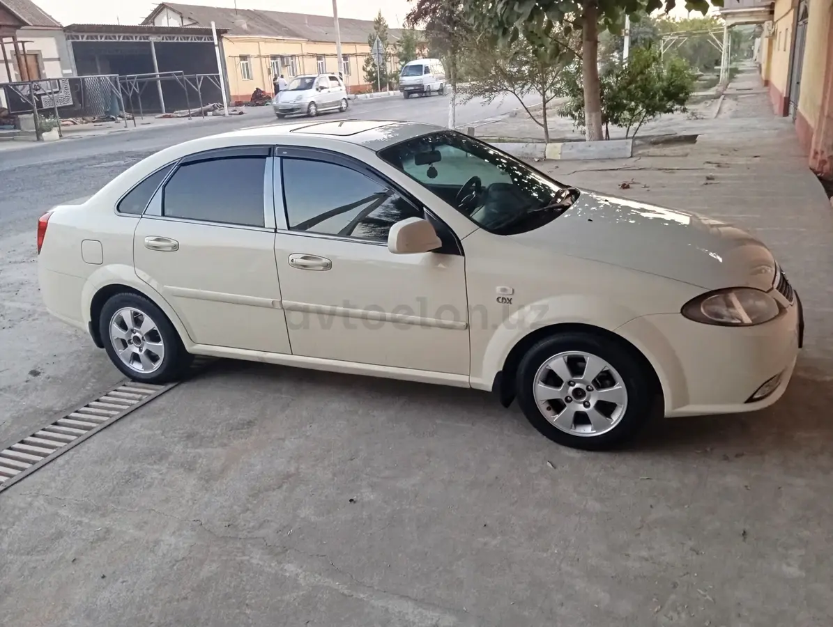 Chevrolet Gentra,  3 позиция